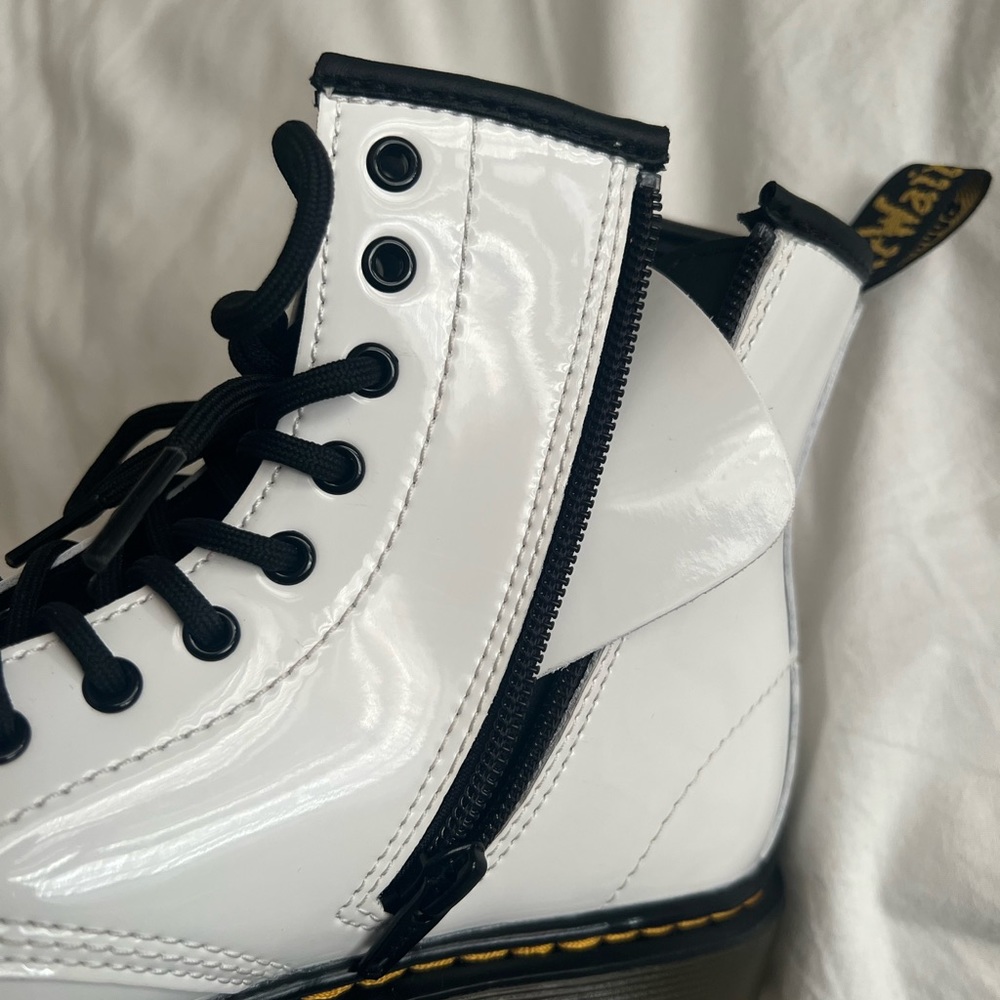 Dr. Martens Kids White and Black Boots - Picture 4 of 16